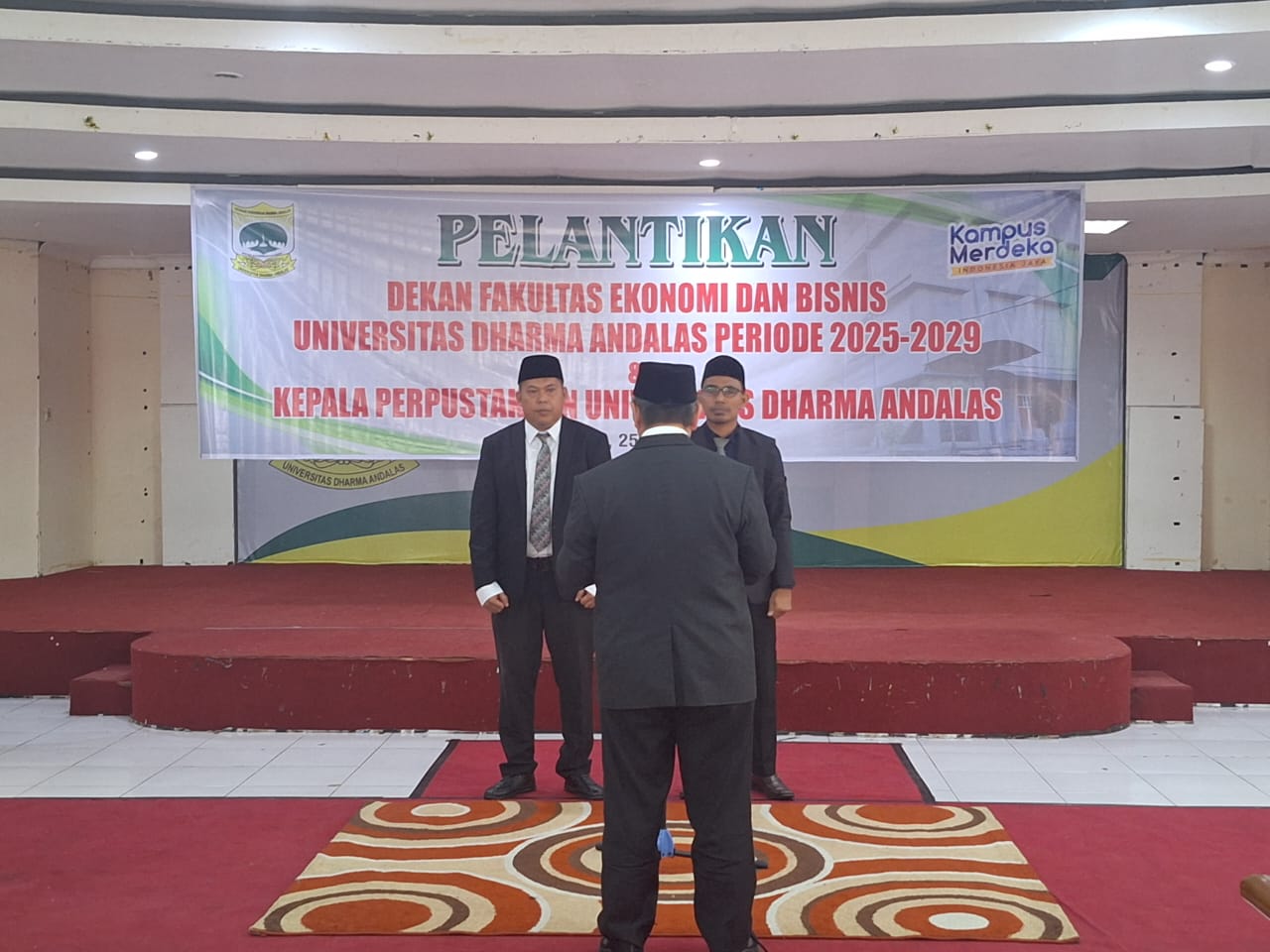 Rektor Melantik Dua Pejabat Struktural UNIDHA Padang
